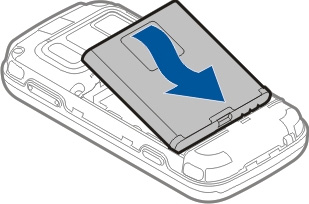 Nyissuk ki a hátoldalon található állványt, és helyezzük a készüléket egy vízszintes felületre. Amikor kinyitjuk az állványt, a Fényképek alkalmazás automatikusan megnyílik.