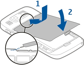 A memóriakártya behelyezése Ehhez a készülékhez kizárólag Nokia által jóváhagyott, kompatibilis microsd- és microsdhc-kártyák használjunk.
