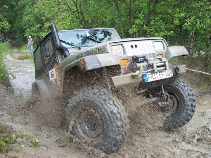 Off-road terepjáró portáltengelyén lévő hajtómű vizsgálata Jellemzők: A cég által gyártott portáltengelyek maximum 3,5 tonna megengedett össztömegű járművekre készülnek, valamint az ajánlott