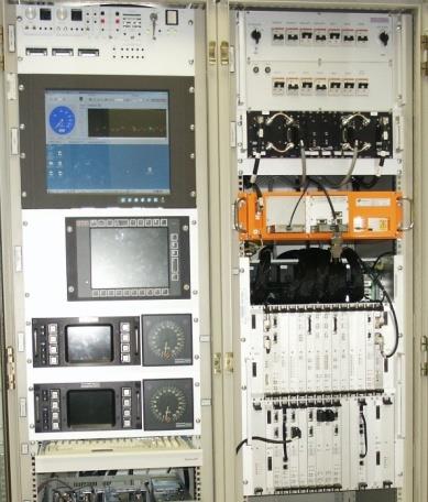 Példa: Egy DMI fejlesztése: Célkitűzés EVC: European Vital Computer (fedélzeti) Mozdonyvezető Karbantartó központ DMI EVC Jellegzetességek: Biztonságkritikus működés o