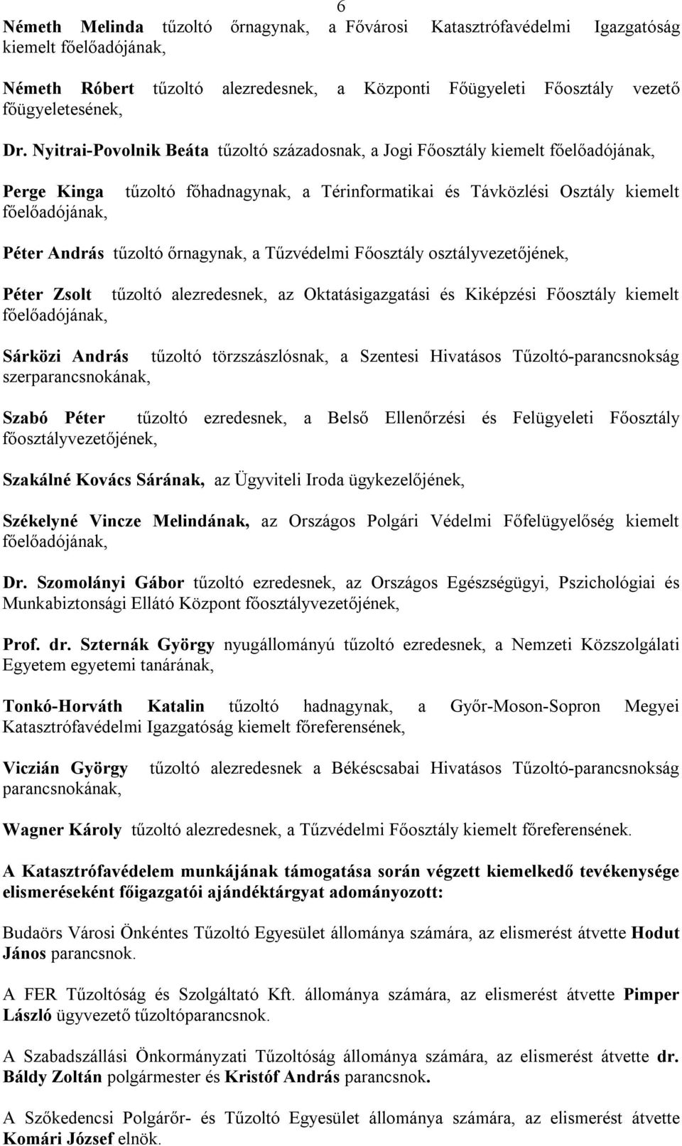 Főosztály osztályvezetőjének, Péter Zsolt tűzoltó alezredesnek, az Oktatásigazgatási és Kiképzési Főosztály kiemelt Sárközi András tűzoltó törzszászlósnak, a Szentesi Hivatásos Tűzoltó-parancsnokság