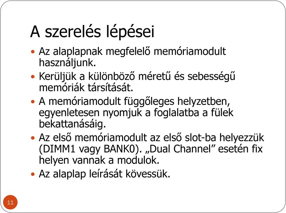 A memóriamodult függőleges helyzetben, egyenletesen nyomjuk a foglalatba a fülek bekattanásáig.