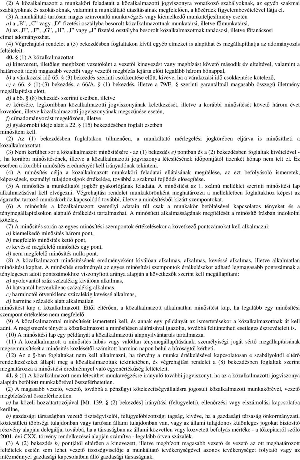 (3) A munkáltató tartósan magas színvonalú munkavégzés vagy kiemelkedő munkateljesítmény esetén a) a B, C vagy D fizetési osztályba besorolt közalkalmazottnak munkatársi, illetve főmunkatársi, b) az