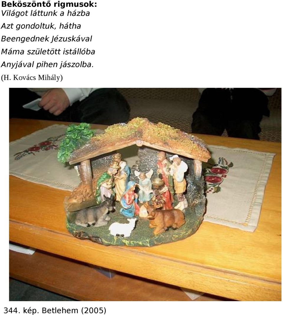 Máma születött istállóba Anyjával pihen
