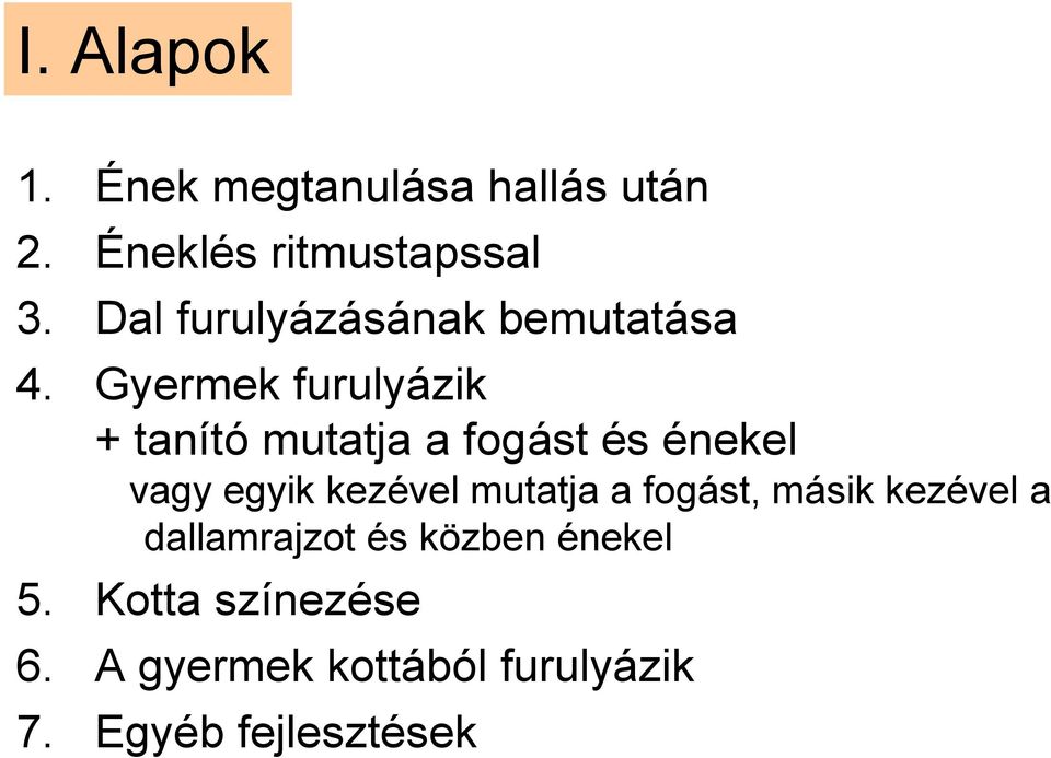 Gyermek furulyázik + tanító mutatja a fogást és énekel vagy egyik kezével