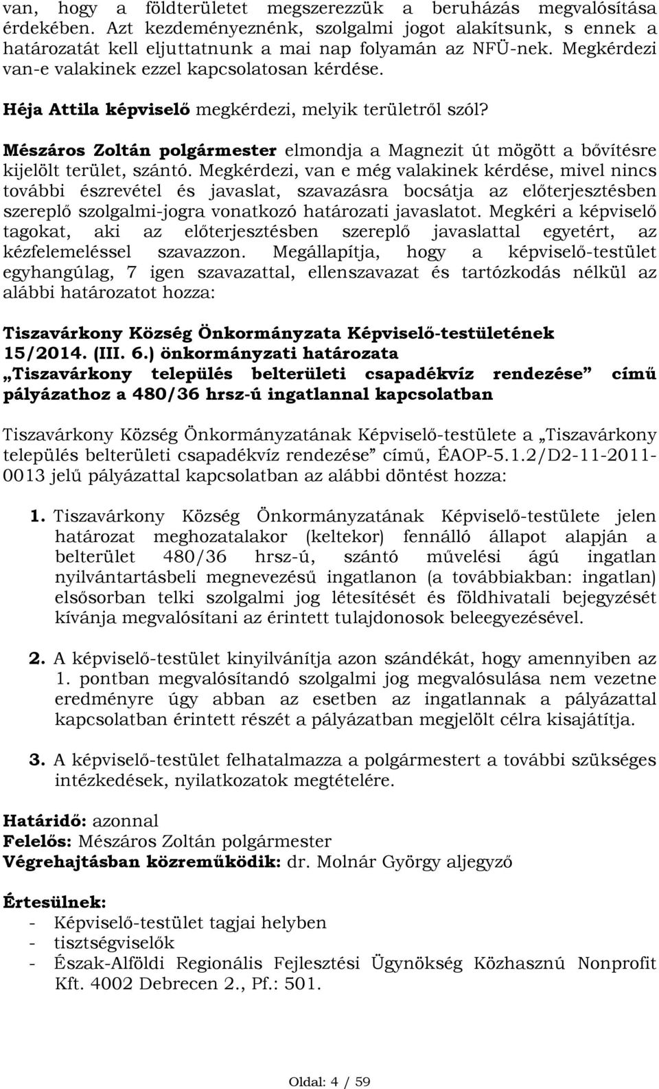 Mészáros Zoltán polgármester elmondja a Magnezit út mögött a bővítésre kijelölt terület, szántó.
