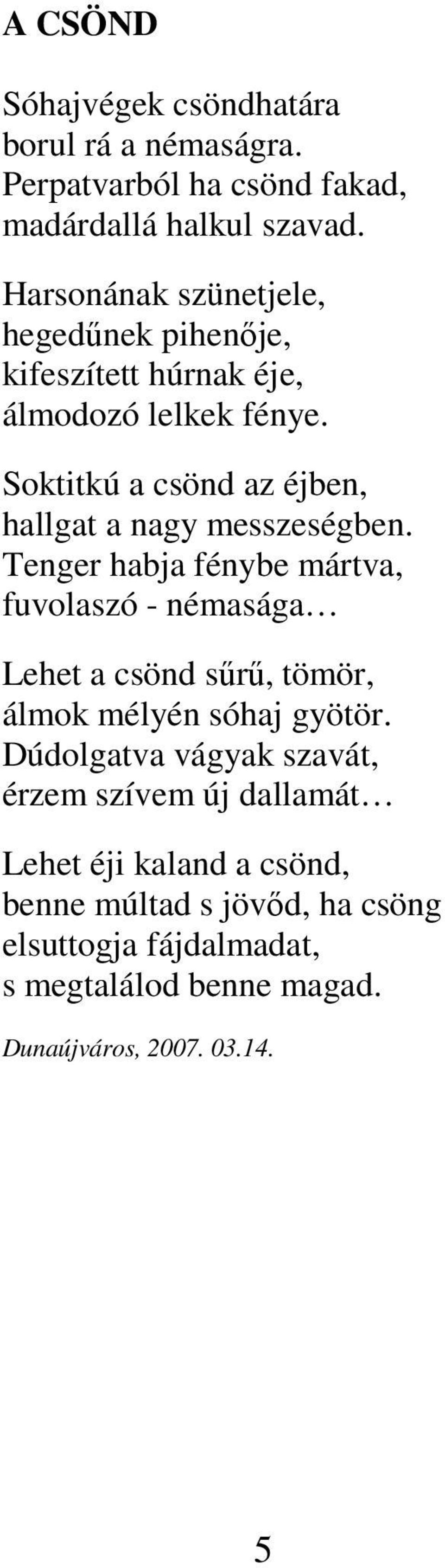 Soktitkú a csönd az éjben, hallgat a nagy messzeségben.