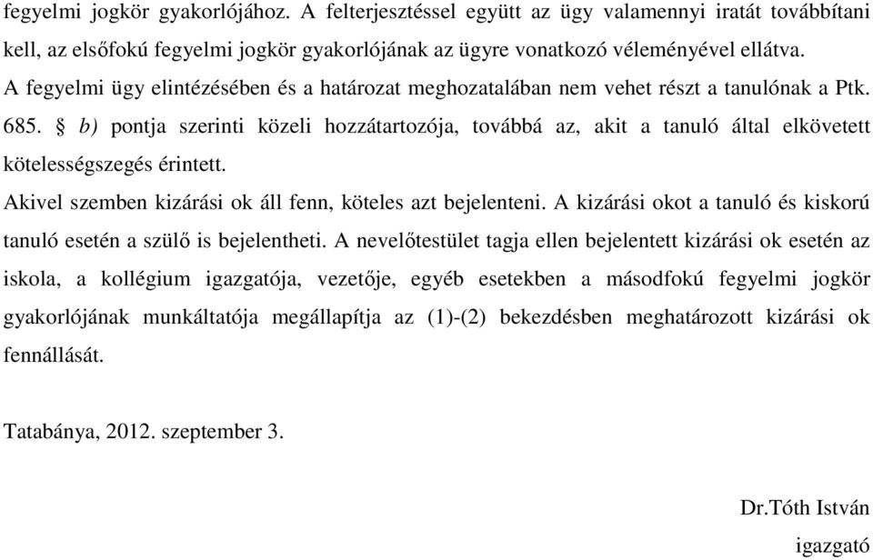 b) pontja szerinti közeli hozzátartozója, továbbá az, akit a tanuló által elkövetett kötelességszegés érintett. Akivel szemben kizárási ok áll fenn, köteles azt bejelenteni.