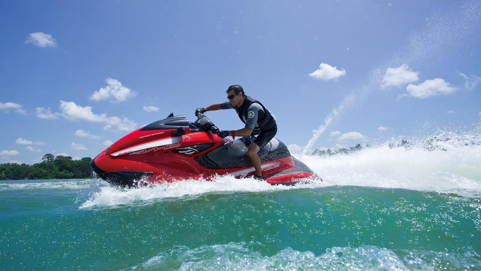 Lenyűgöző teljesítmény. Kisebb tömeg. Határtalan izgalmak. Az FZR akárcsak testvére, az FZS minden idk leggyorsabb WaveRunner jet-skije.
