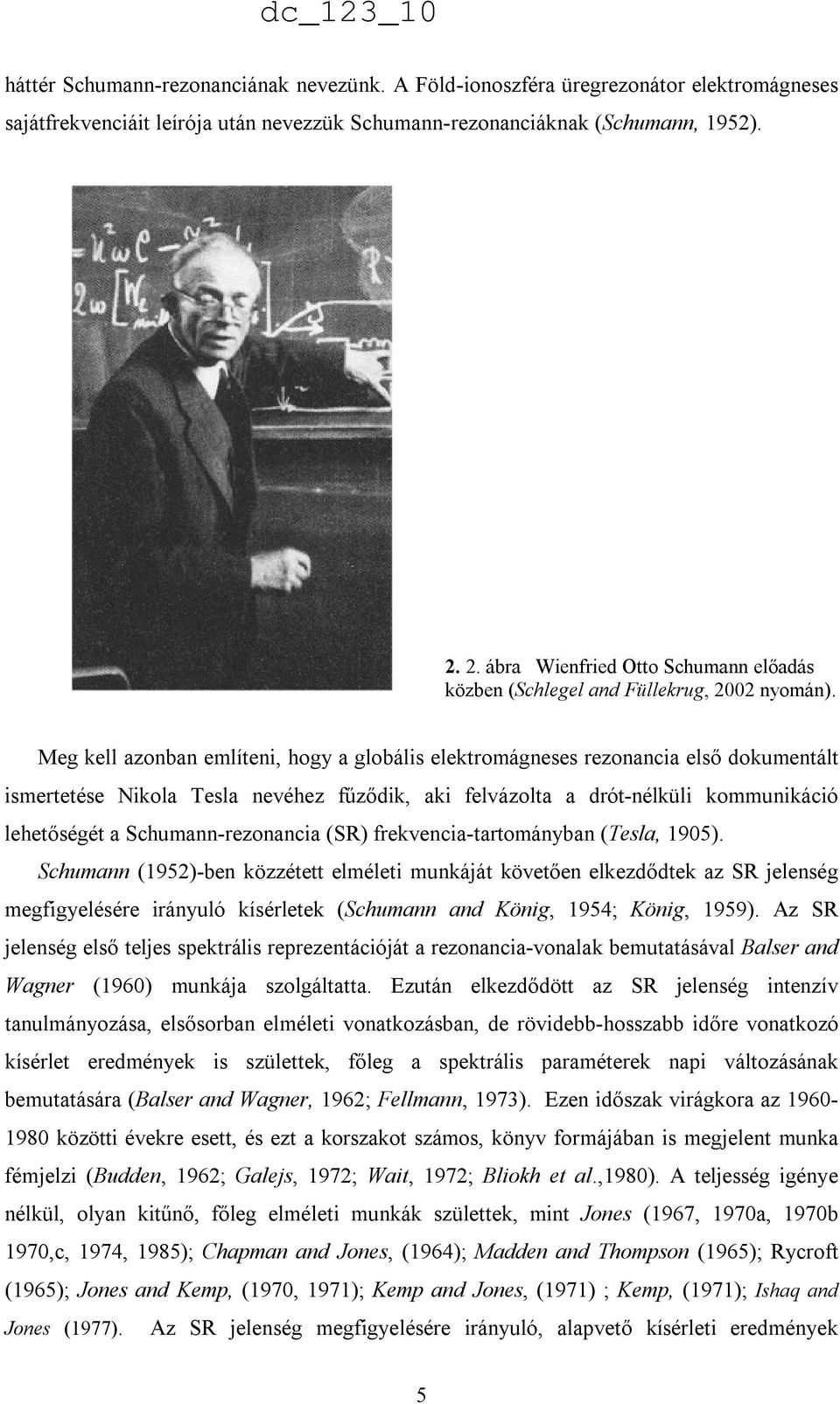 Meg kell azonban említeni, hogy a globális elektromágneses rezonancia elsı dokumentált ismertetése Nikola Tesla nevéhez főzıdik, aki felvázolta a drót-nélküli kommunikáció lehetıségét a