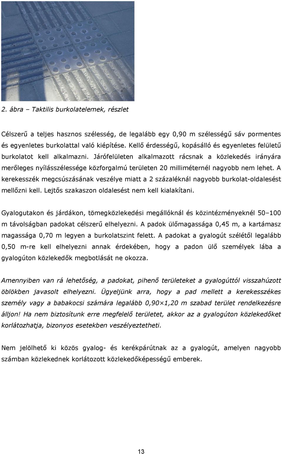 Járófelületen alkalmazott rácsnak a közlekedés irányára merőleges nyílásszélessége közforgalmú területen 20 milliméternél nagyobb nem lehet.