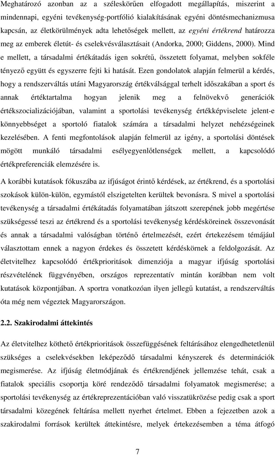 Mind e mellett, a társadalmi értékátadás igen sokrétű, összetett folyamat, melyben sokféle tényező együtt és egyszerre fejti ki hatását.