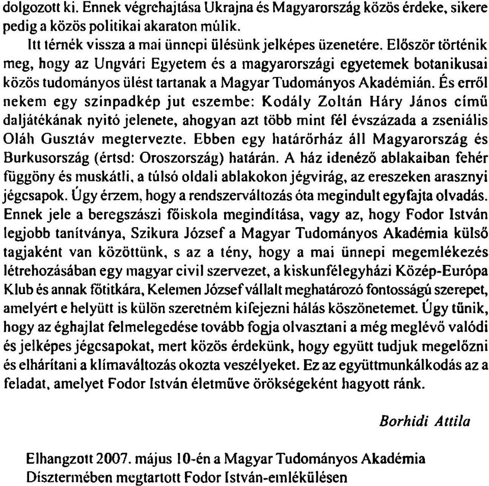 És erről nekem egy színpadkép ju t eszem be: Kodály Zoltán Háry János című daljátckának nyitó jelenete, ahogyan azt több mint fél évszázada a zseniális Oláh Gusztáv megtervezte.