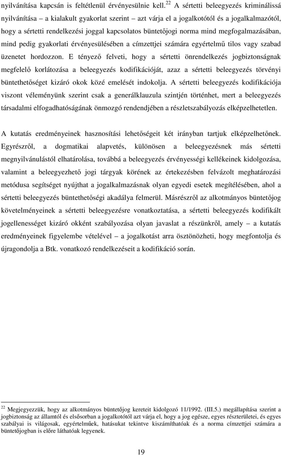 mind megfogalmazásában, mind pedig gyakorlati érvényesülésében a címzettjei számára egyértelmű tilos vagy szabad üzenetet hordozzon.