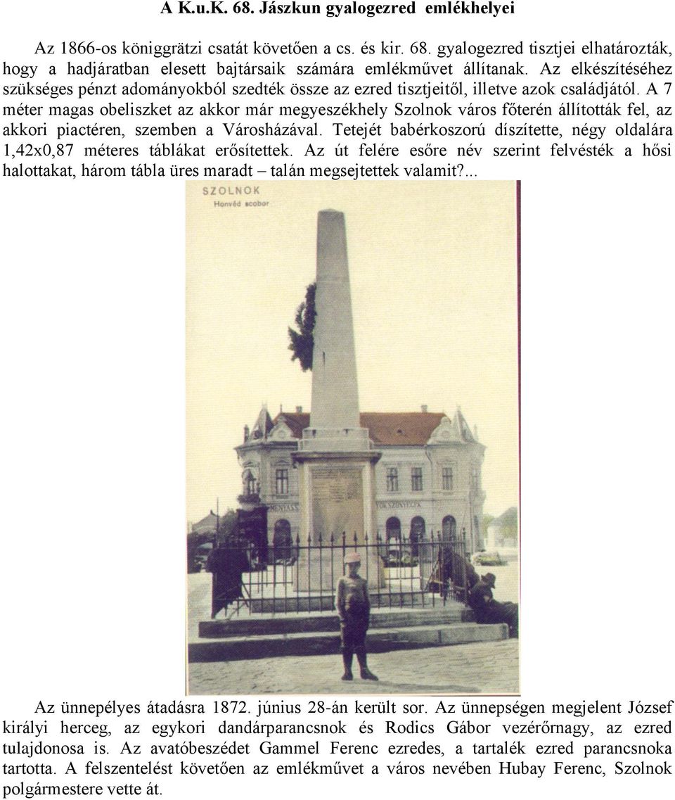 A 7 méter magas obeliszket az akkor már megyeszékhely Szolnok város főterén állították fel, az akkori piactéren, szemben a Városházával.