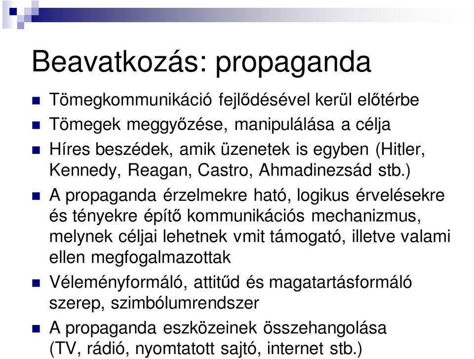 ) A propaganda érzelmekre ható, logikus érvelésekre és tényekre építő kommunikációs mechanizmus, melynek céljai lehetnek vmit