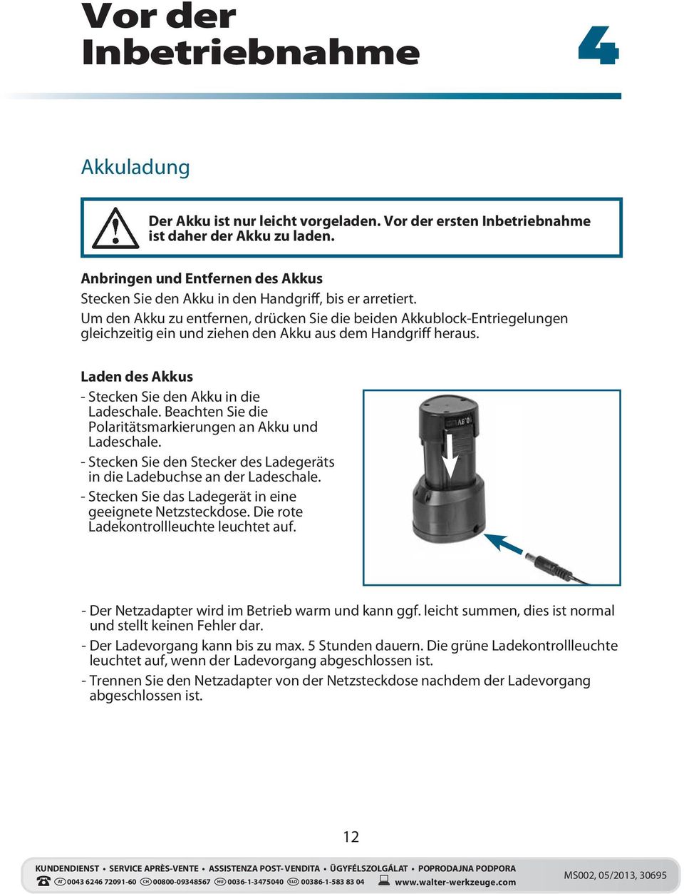 Um den Akku zu entfernen, drücken Sie die beiden Akkublock-Entriegelungen gleichzeitig ein und ziehen den Akku aus dem Handgriff heraus. Laden des Akkus - Stecken Sie den Akku in die Ladeschale.