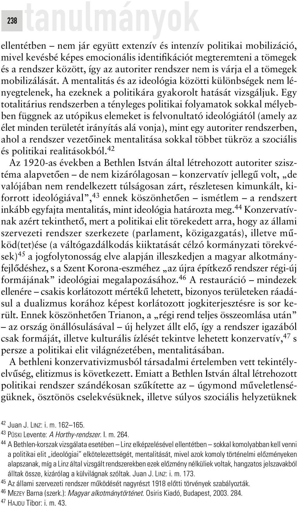 Egy totalitárius rendszerben a tényleges politikai folyamatok sokkal mélyebben függnek az utópikus elemeket is felvonultató ideológiától (amely az élet minden területét irányítás alá vonja), mint egy