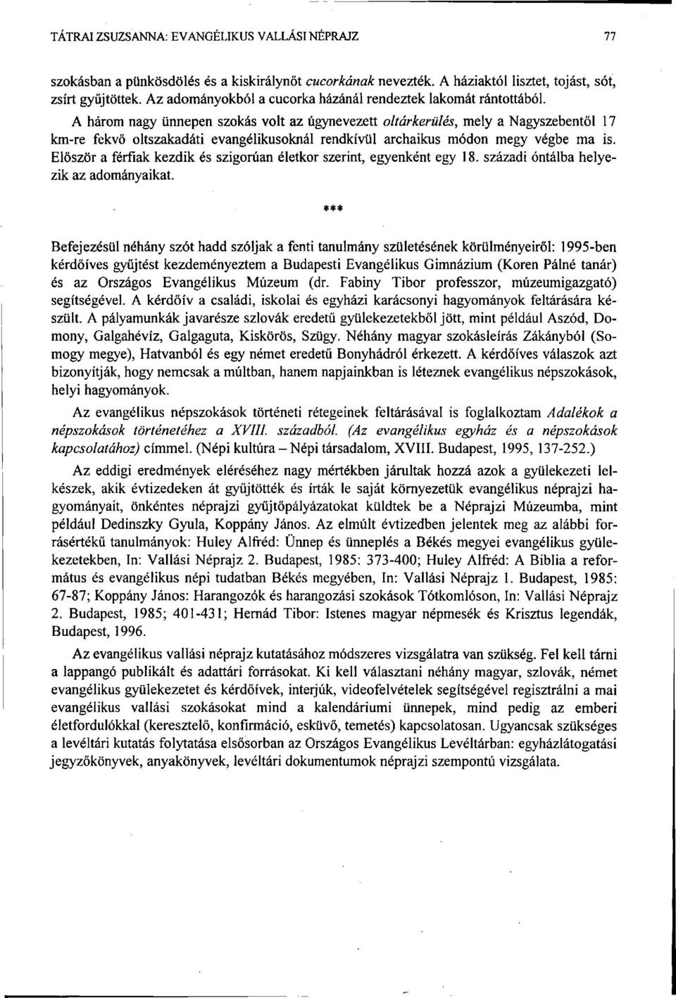 Először a férfiak kezdik és szigorúan életkor szerint, egyenként egy 18. századi óntálba helyezik az adományaikat.