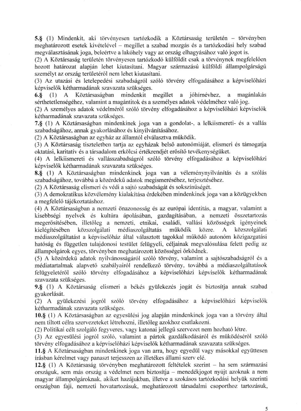 vagy az ország elhagyásához való jogot is. (2) A Köztársaság területén törvényesen tartózkodó külföldit csak a törvénynek megfelel őe n hozott határozat alapján lehet kiutasítani.