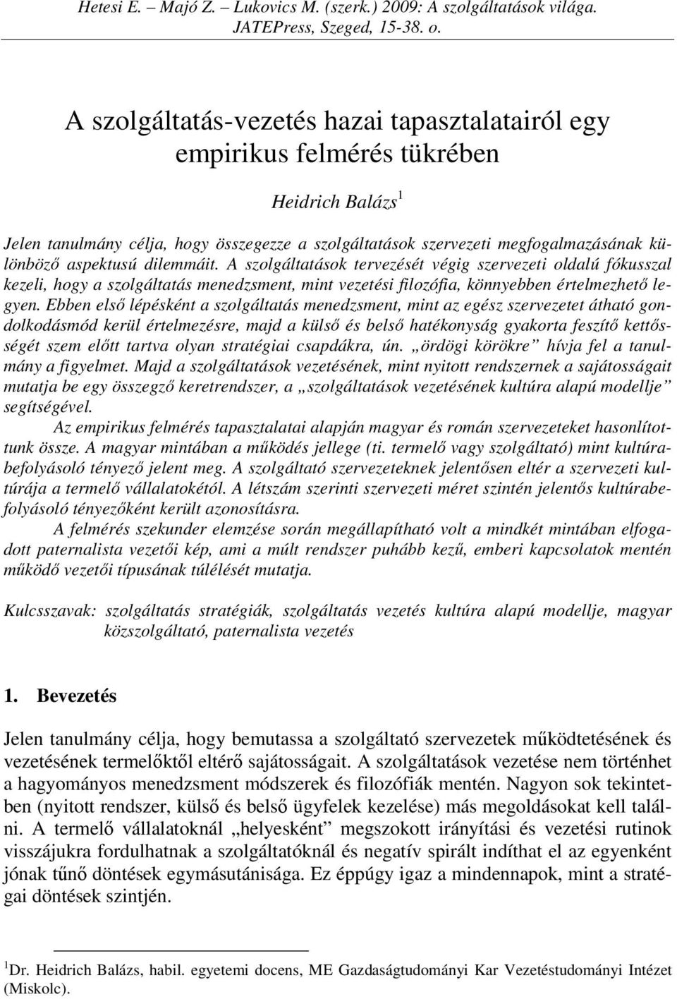 aspektusú dilemmáit. A szolgáltatások tervezését végig szervezeti oldalú fókusszal kezeli, hogy a szolgáltatás menedzsment, mint vezetési filozófia, könnyebben értelmezhető legyen.