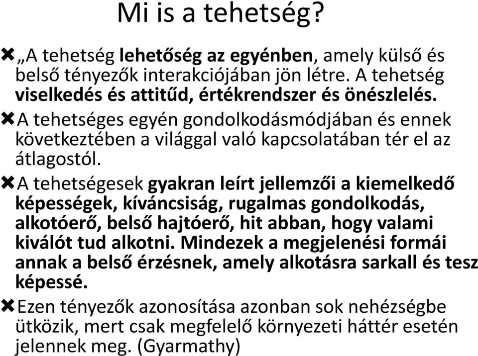 A tehetséges egyén gondolkodásmódjában és ennek következtében a világgal való kapcsolatában tér el az átlagostól.