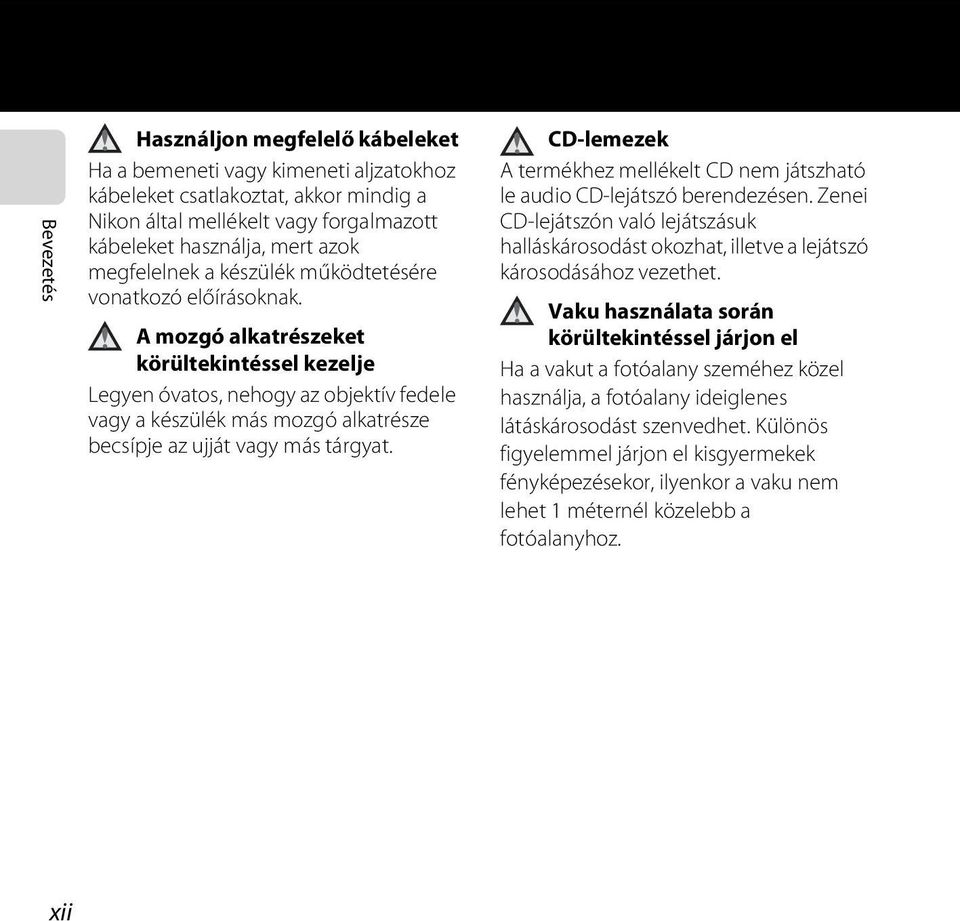 A mozgó alkatrészeket körültekintéssel kezelje Legyen óvatos, nehogy az objektív fedele vagy a készülék más mozgó alkatrésze becsípje az ujját vagy más tárgyat.
