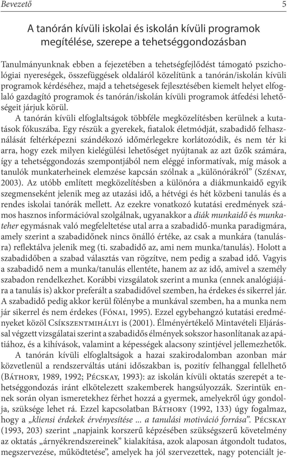 átfedési lehetőségeit járjuk körül. A tanórán kívüli elfoglaltságok többféle megközelítésben kerülnek a kutatások fókuszába.