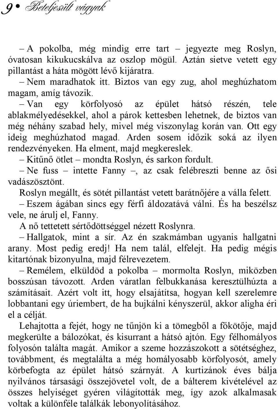 Van egy körfolyosó az épület hátsó részén, tele ablakmélyedésekkel, ahol a párok kettesben lehetnek, de biztos van még néhány szabad hely, mivel még viszonylag korán van.