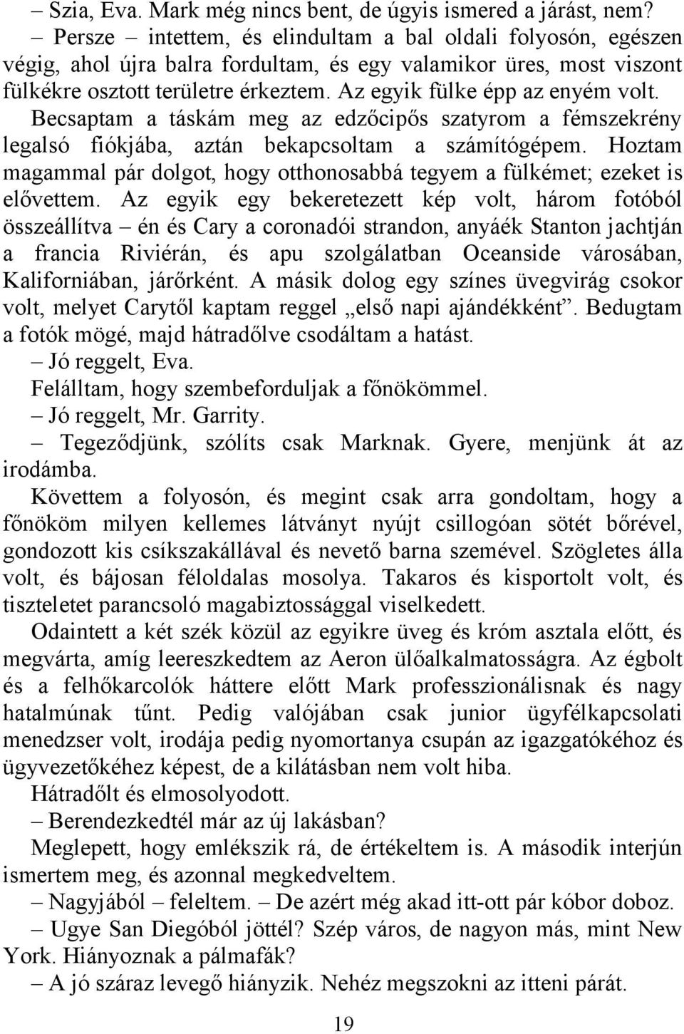 Az egyik fülke épp az enyém volt. Becsaptam a táskám meg az edzőcipős szatyrom a fémszekrény legalsó fiókjába, aztán bekapcsoltam a számítógépem.