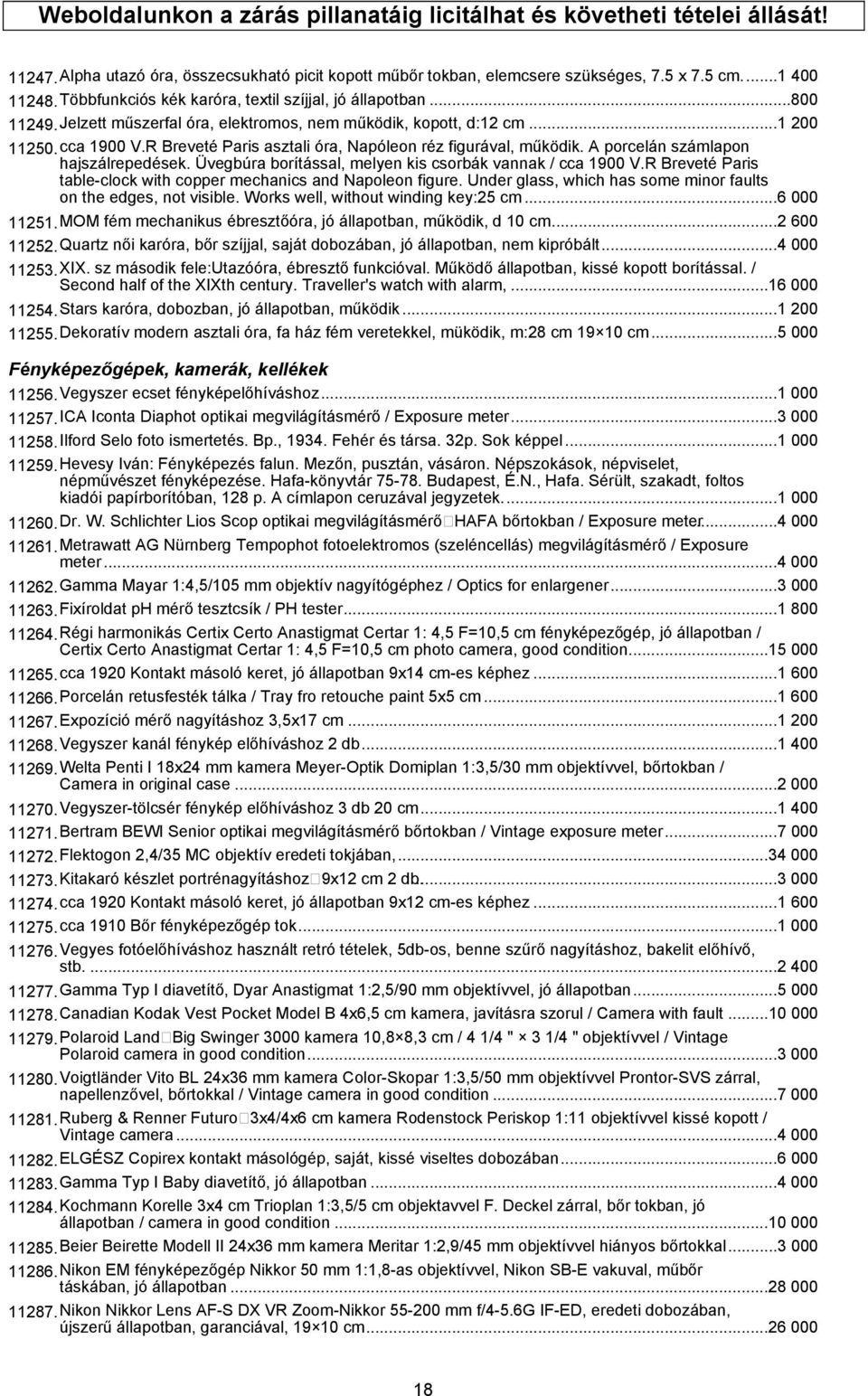R Breveté Paris asztali óra, Napóleon réz figurával, működik. A porcelán számlapon hajszálrepedések. Üvegbúra borítással, melyen kis csorbák vannak / cca 1900 V.