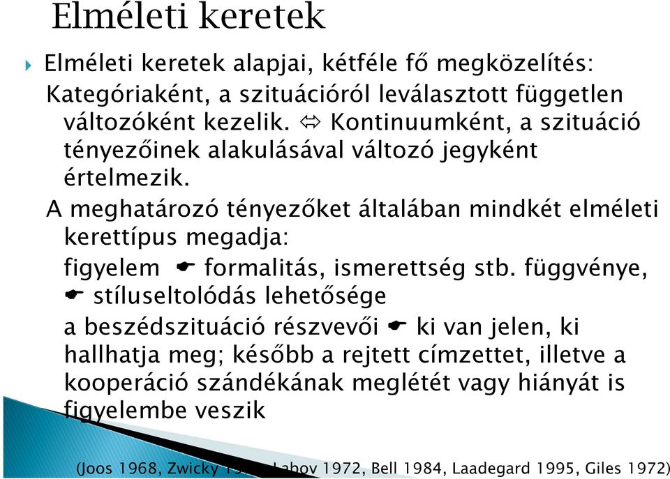 A meghatározó tényezőket általában mindkét elméleti kerettípus megadja: figyelem formalitás, ismerettség stb.