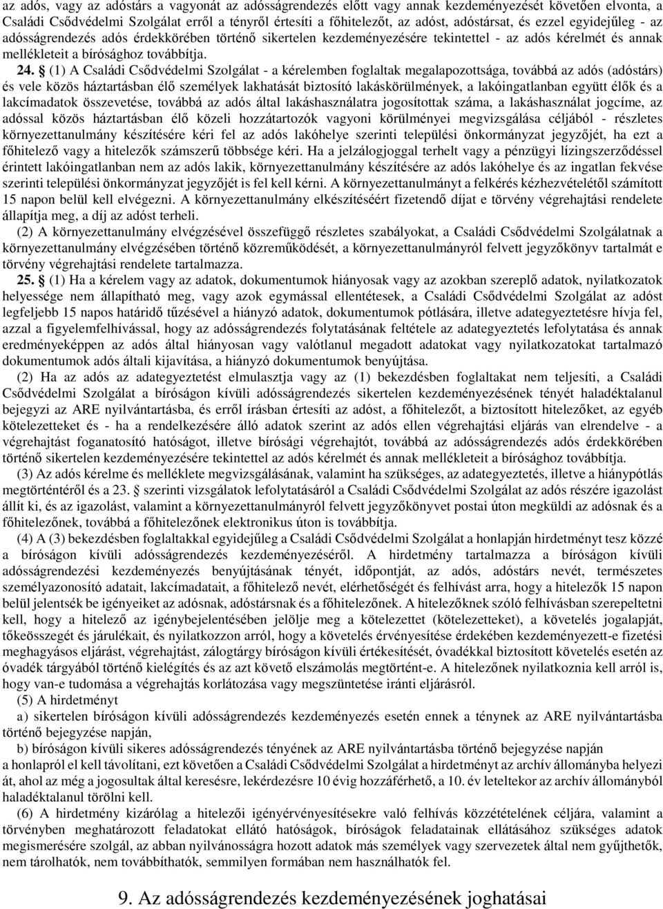 (1) A Családi Csődvédelmi Szolgálat - a kérelemben foglaltak megalapozottsága, továbbá az adós (adóstárs) és vele közös háztartásban élő személyek lakhatását biztosító lakáskörülmények, a