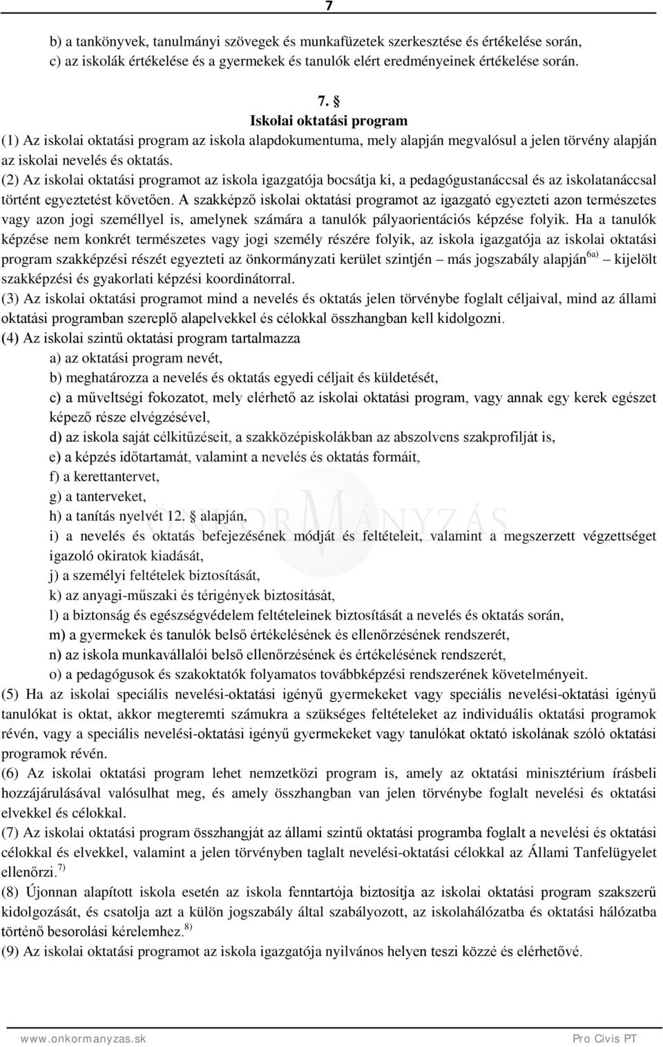 (2) Az iskolai oktatási programot az iskola igazgatója bocsátja ki, a pedagógustanáccsal és az iskolatanáccsal történt egyeztetést követően.