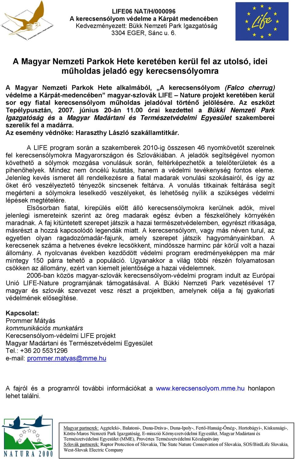 Kárpát-medencében magyar-szlovák LIFE Nature projekt keretében kerül sor egy fiatal kerecsensólyom műholdas jeladóval történő jelölésére. Az eszközt Tepélypusztán, 2007. június 20-án 11.