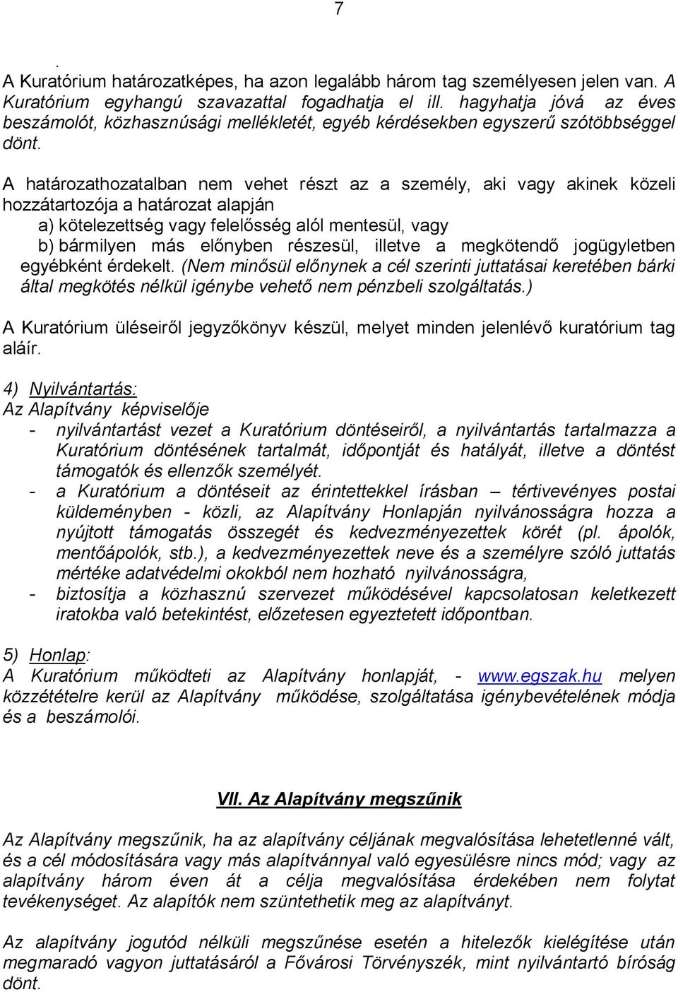 A határozathozatalban nem vehet részt az a személy, aki vagy akinek közeli hozzátartozója a határozat alapján a) kötelezettség vagy felelősség alól mentesül, vagy b) bármilyen más előnyben részesül,