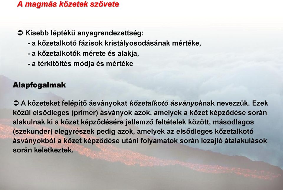 Ezek közül elsődleges (primer) ásványok azok, amelyek a kőzet képződése során alakulnak ki a kőzet képződésére jellemző feltételek között,