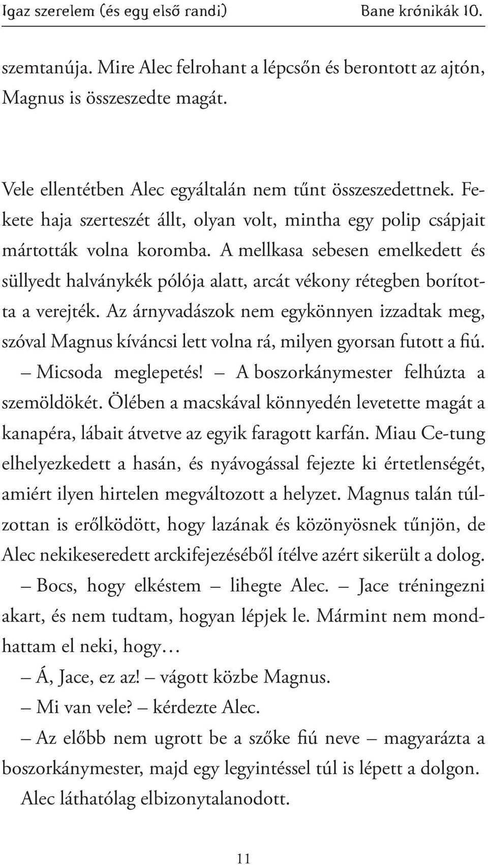 A mellkasa sebesen emelkedett és süllyedt halványkék pólója alatt, arcát vékony rétegben borította a verejték.