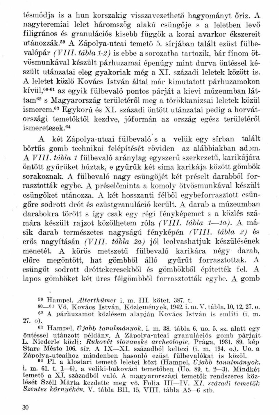 sírjában talált ezüst fülbevalópár (VIII. tábla 1-2) is ebbe a sorozatba tartozik, bár finom ötvösmunkával készült párhuzamai épenúgy mint durva öntéssel készült utánzatai eleg gyakoriak még a XI.