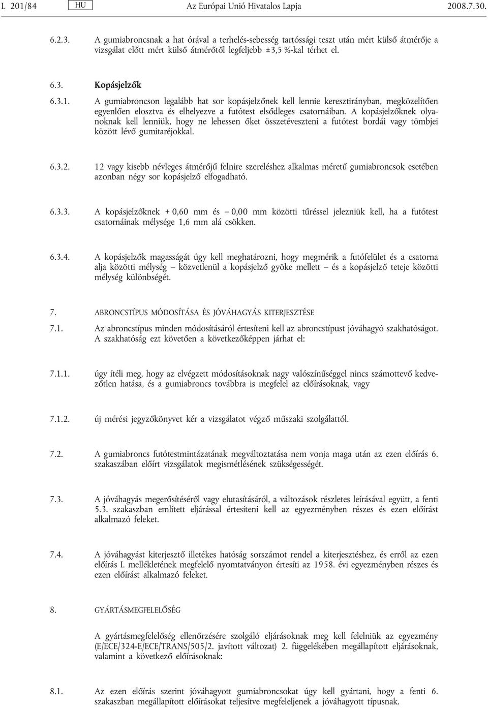 A gumiabroncson legalább hat sor kopásjelzőnek kell lennie keresztirányban, megközelítően egyenlően elosztva és elhelyezve a futótest elsődleges csatornáiban.