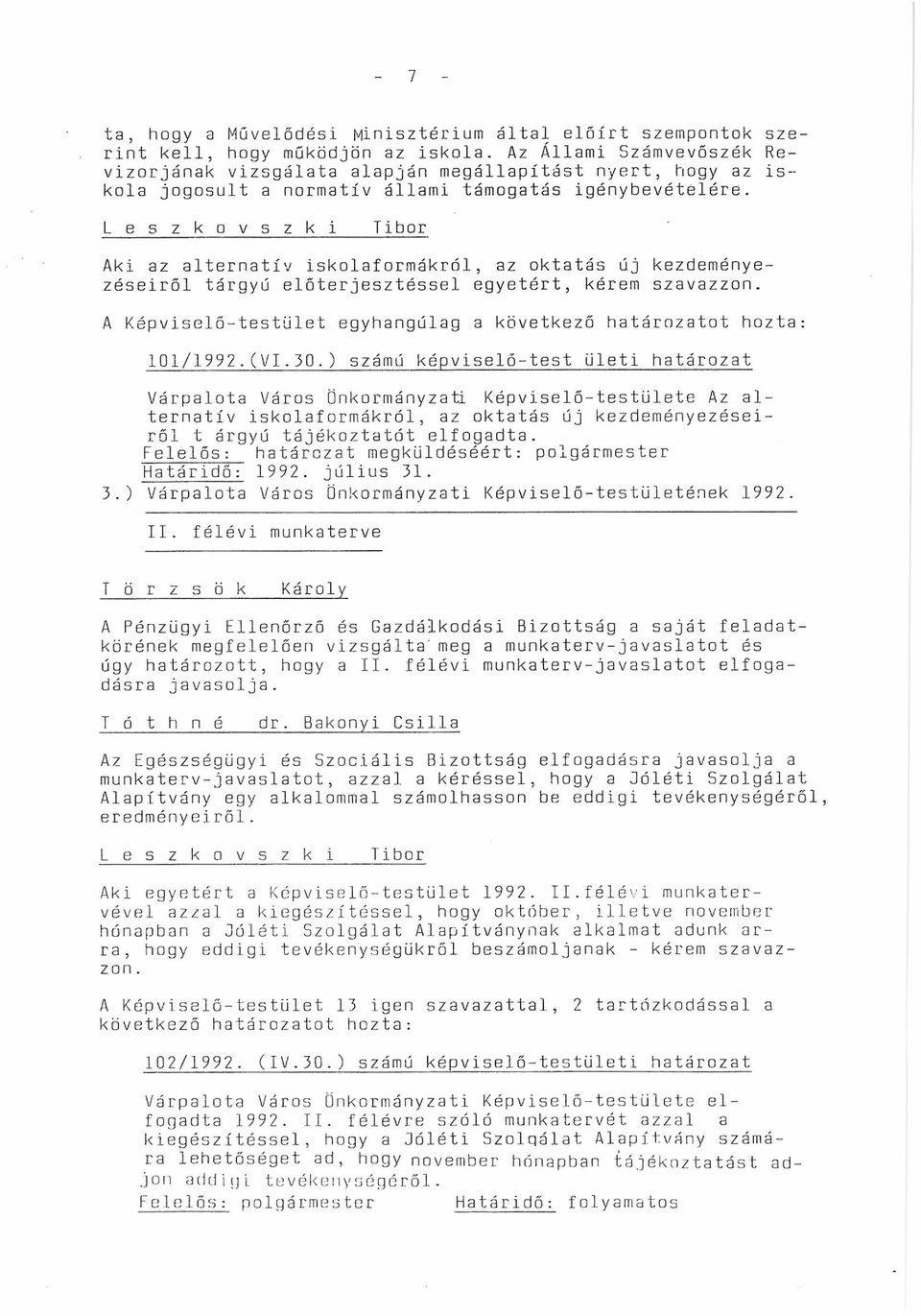 Aki az alternatív iskolaformákról, az oktatás új kezdeményezéseiről tárgyú előterjesztéssel egyetért, kérem szavazzon. A Képviselő-testület egyhangúlag a következő határozatot hozta: 101/1992.(VI.30.