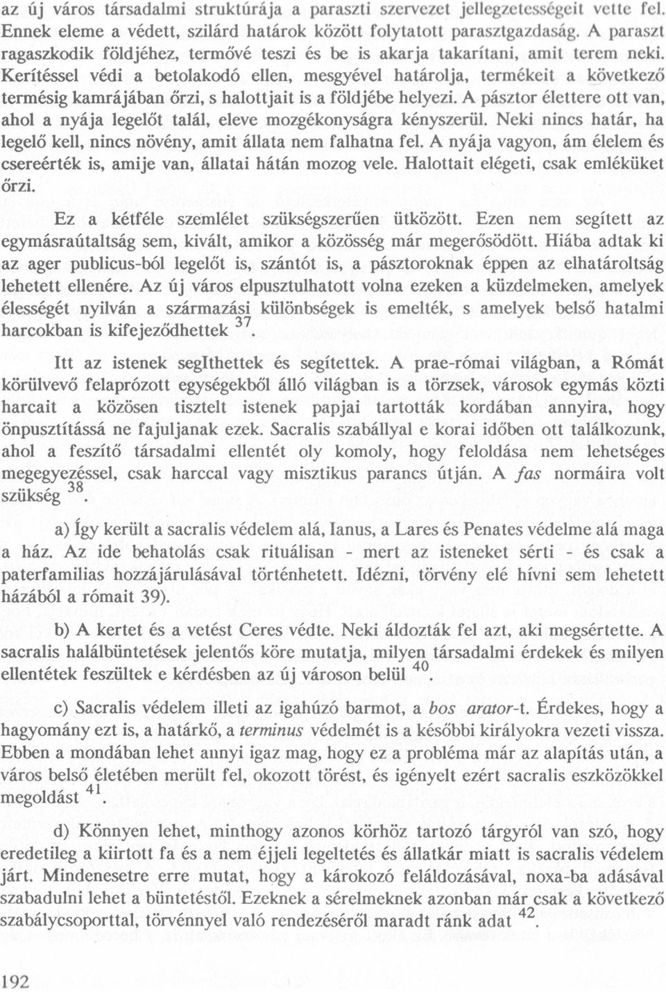 Kerítéssel védi a betolakodó ellen, mesgyével határolja, termékeit a következö termésig kamrájában örzi, s halottjait is a földjébe helyezi.