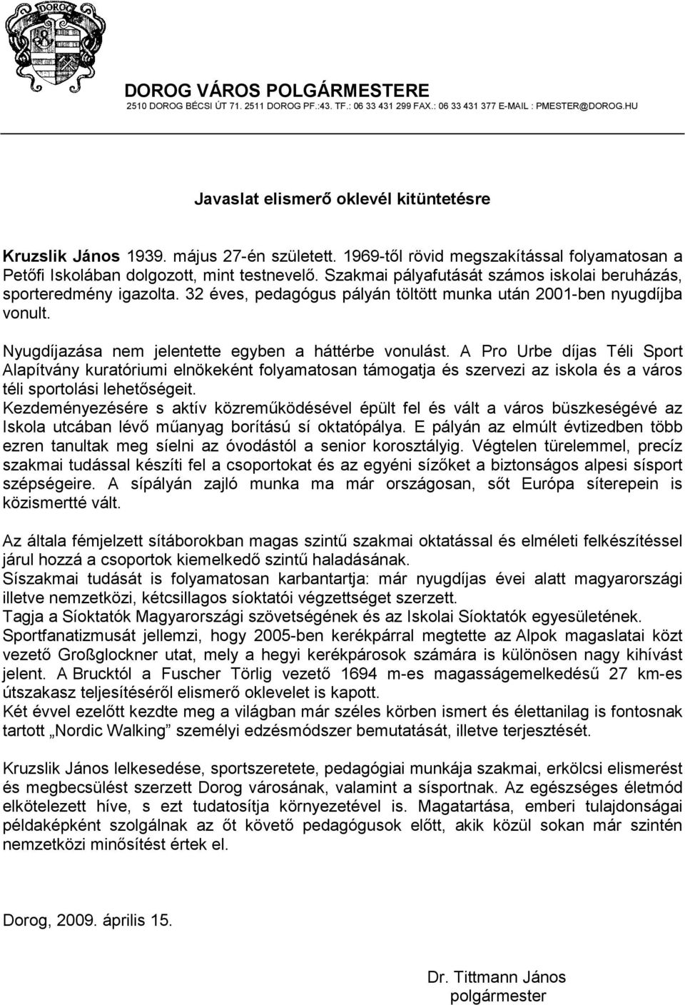 32 éves, pedagógus pályán töltött munka után 2001-ben nyugdíjba vonult. Nyugdíjazása nem jelentette egyben a háttérbe vonulást.