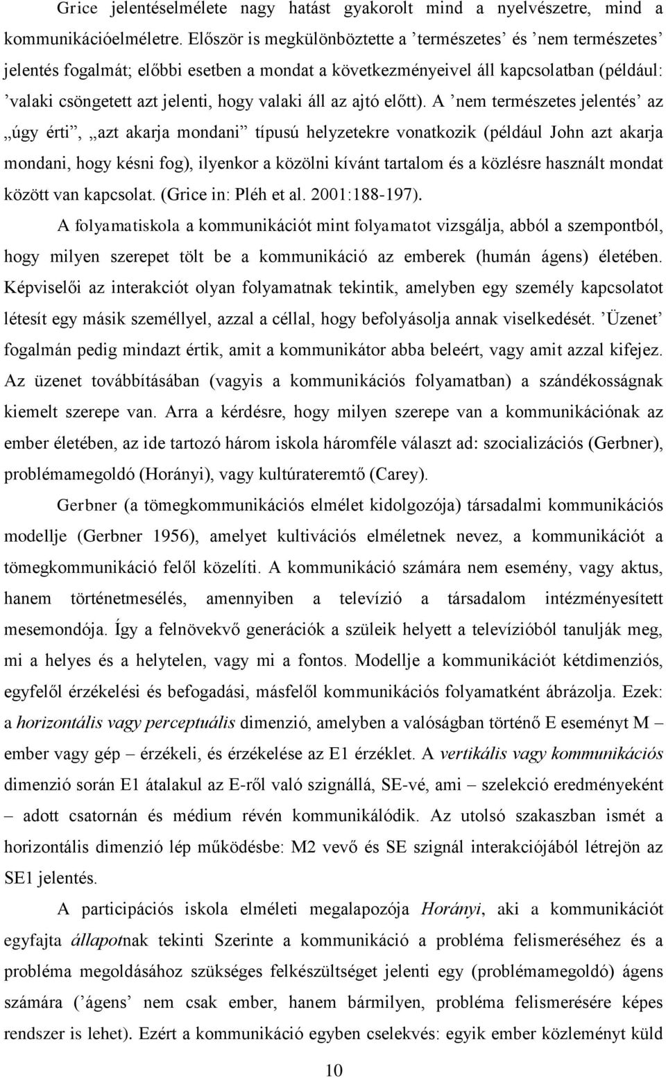 az ajtó előtt).