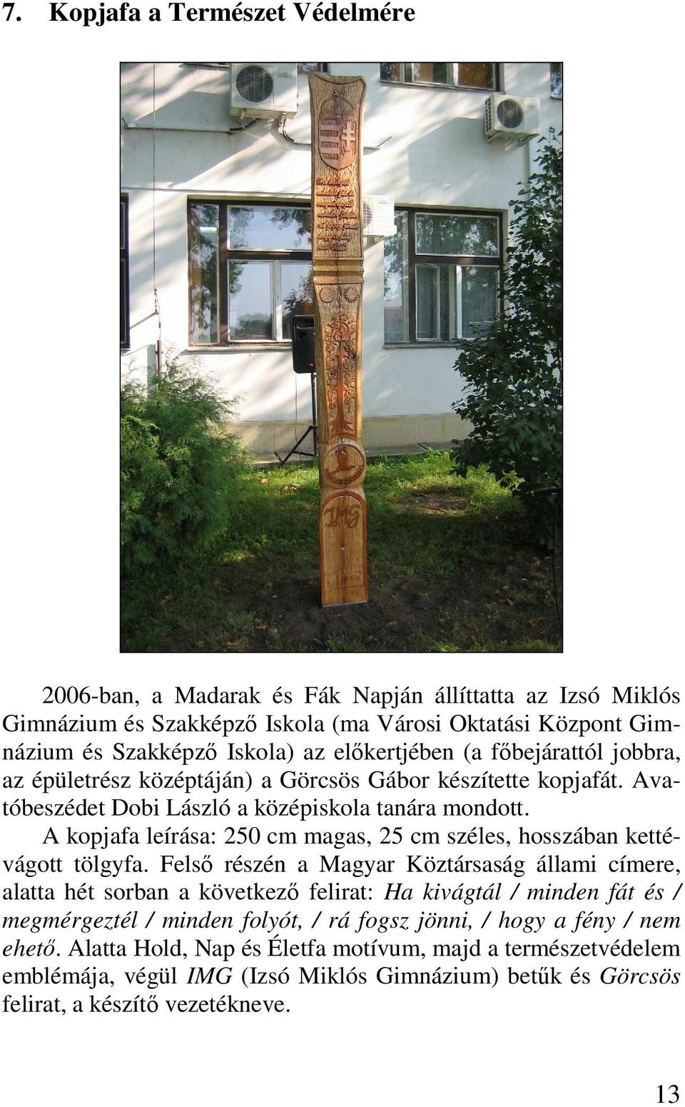 A kopjafa leírása: 250 cm magas, 25 cm széles, hosszában kettévágott tölgyfa.