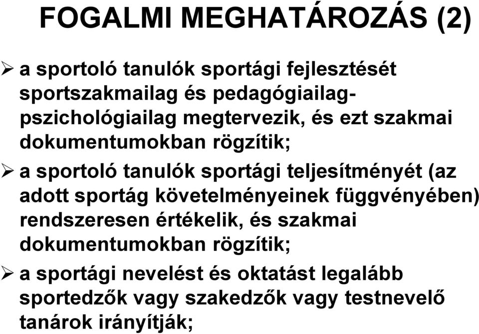 sportági teljesítményét (az adott sportág követelményeinek függvényében) rendszeresen értékelik, és