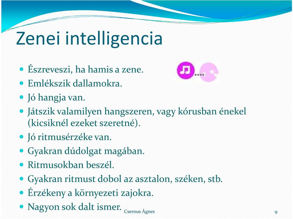 Jó ritmusérzéke van. Gyakran dúdolgat magában. Ritmusokban beszél.