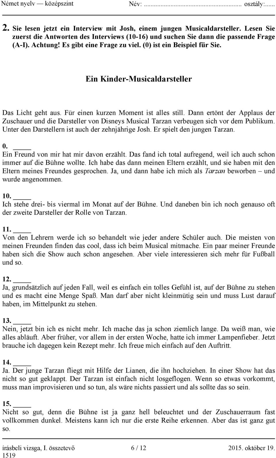 Dann ertönt der Applaus der Zuschauer und die Darsteller von Disneys Musical Tarzan verbeugen sich vor dem Publikum. Unter den Darstellern ist auch der zehnjährige Josh. Er spielt den jungen Tarzan.