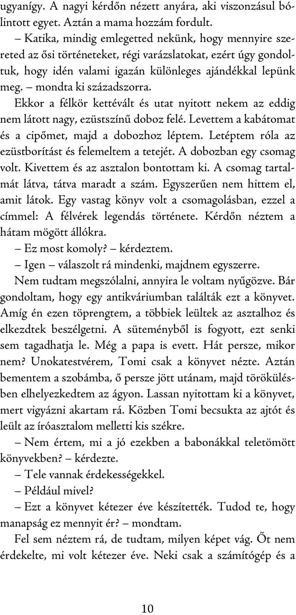 Ekkor a félkör kettévált és utat nyitott nekem az eddig nem látott nagy, ezüstszínű doboz felé. Levettem a kabátomat és a cipőmet, majd a dobozhoz léptem.