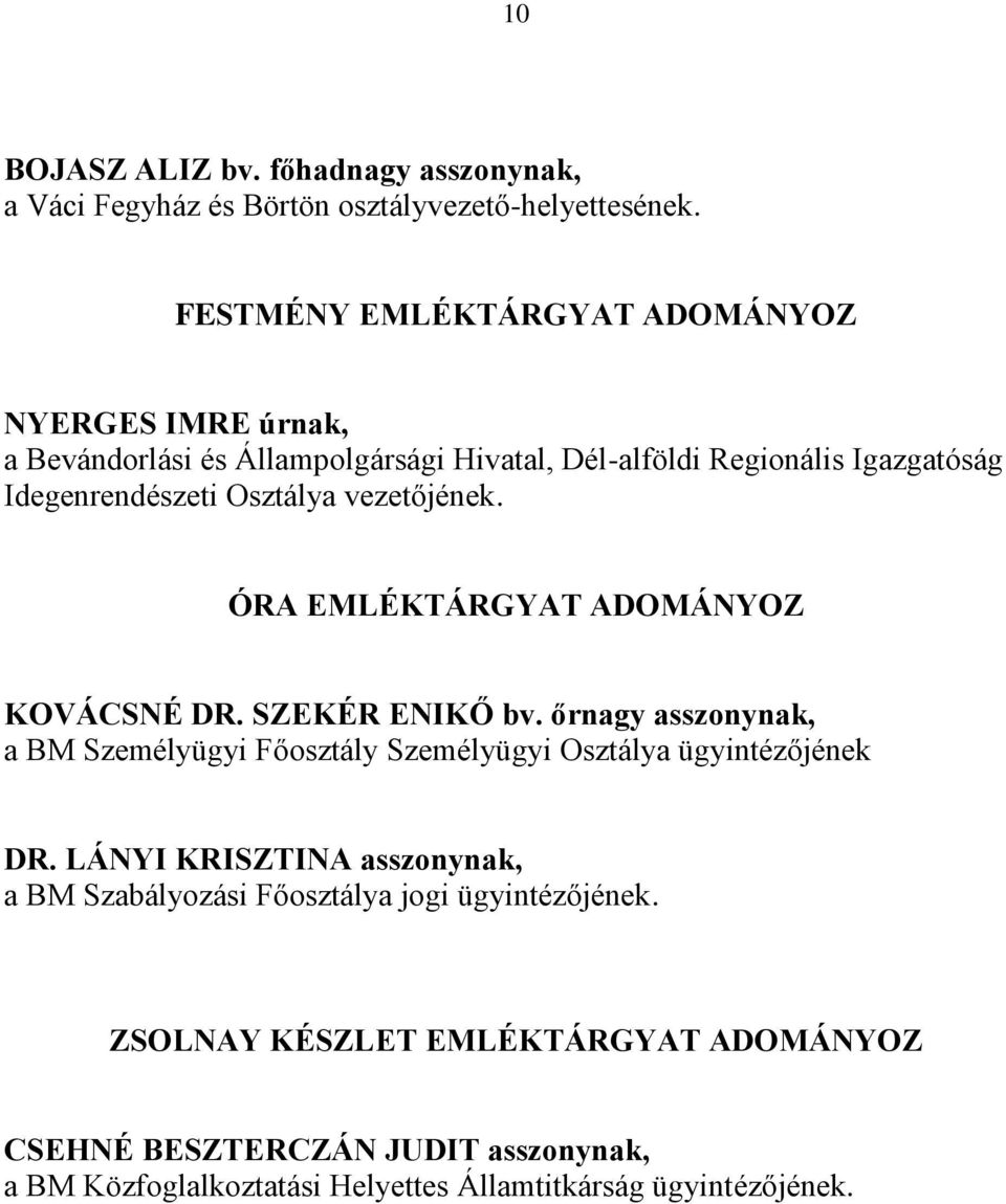 vezetőjének. ÓRA EMLÉKTÁRGYAT ADOMÁNYOZ KOVÁCSNÉ DR. SZEKÉR ENIKŐ bv. őrnagy asszonynak, a BM Személyügyi Főosztály Személyügyi Osztálya ügyintézőjének DR.